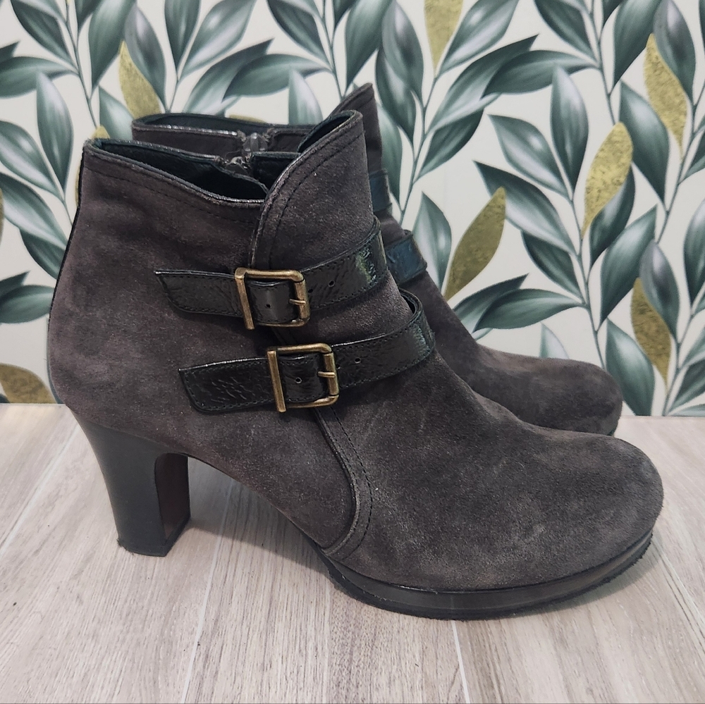 Chie Mihara Grey Suede Double Buckle Ankle Booties EU 38 US 7.5-8 Made In Spain